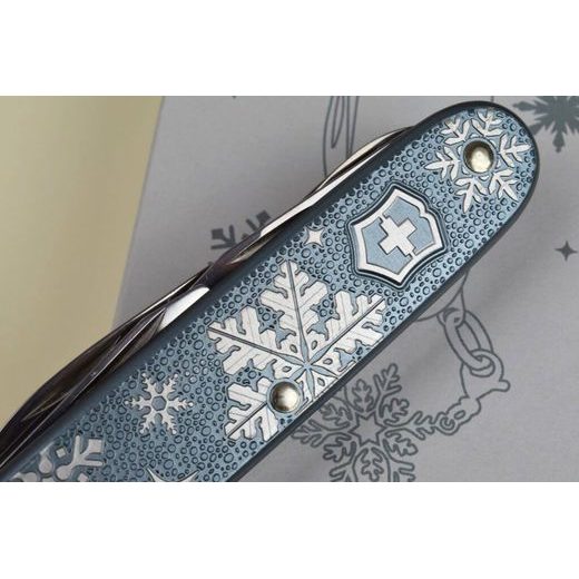 NŮŽ VICTORINOX PIONEER X WINTER MAGIC SPECIAL EDITION 2020 - KAPESNÍ NOŽE - PŘÍSLUŠENSTVÍ