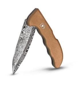 NŮŽ VICTORINOX EVOKE WOOD DAMAST LIMITED EDITION 2026 0.9410.J26 - KAPESNÍ NOŽE - PŘÍSLUŠENSTVÍ