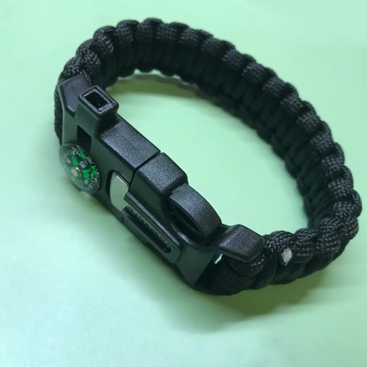 PARACORD NÁRAMEK, KTERÝ OBSAHUJE KŘESADLO A OCÍLKU - PŘÍSLUŠENSTVÍ