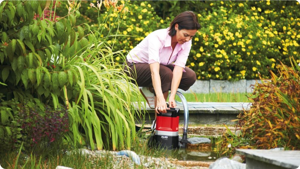 použití kalového čerpadla při odčerpávání vody ze zahradního jezírka
