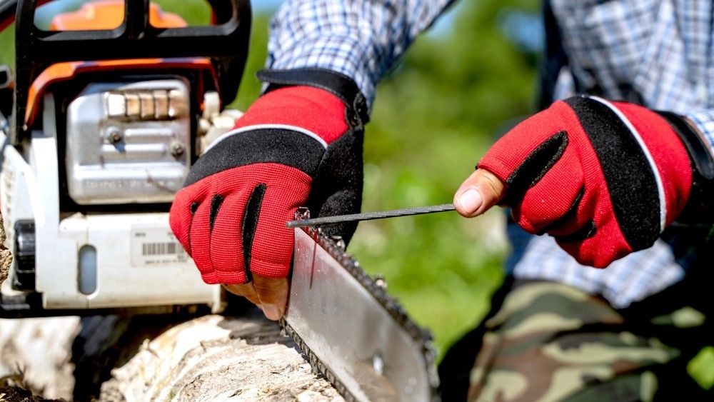 broušení řetězu motorové pily