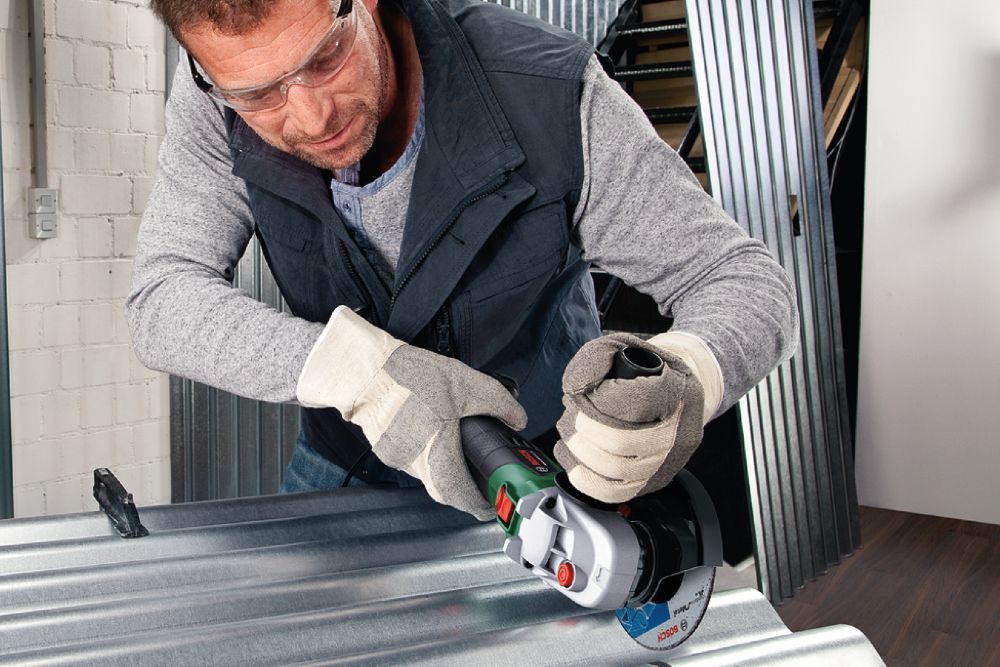 práce s běžnou akumulátorovou flexou