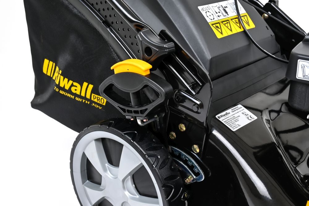 sekačka na trávu - centrální nastavení výšky sečení