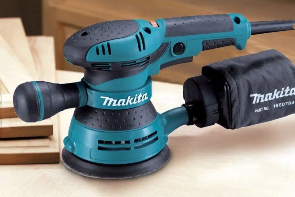 Excentrická bruska s prachovým sáčkem