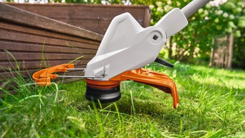 STIHL FSA 50 – kvalitní aku vyžínač pro pravidelnou údržbu