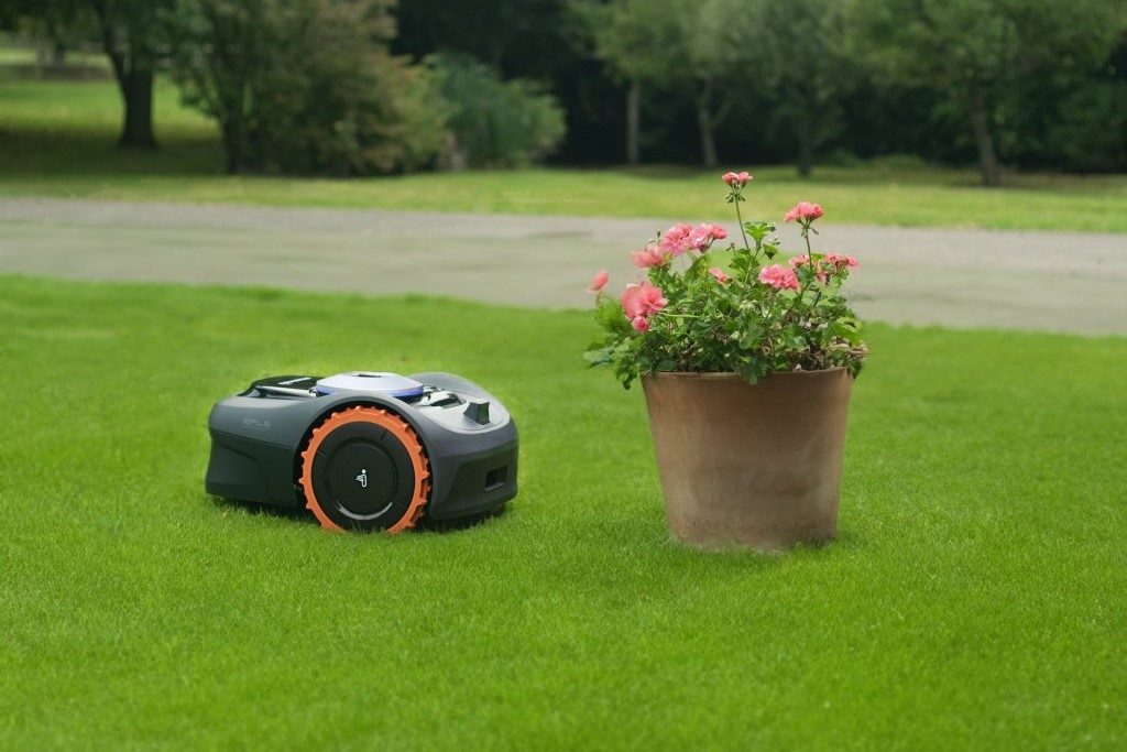 Robotická sekačka Segway Navimow i108E