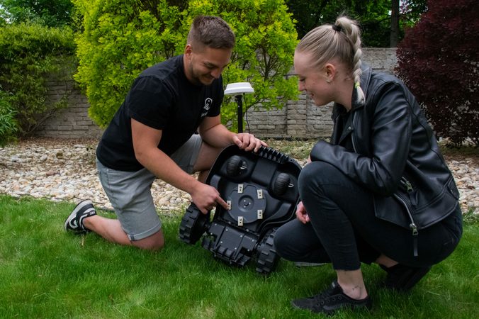 Od výběru po údržbu: Jak vám pomůžeme s robotickou sekačkou