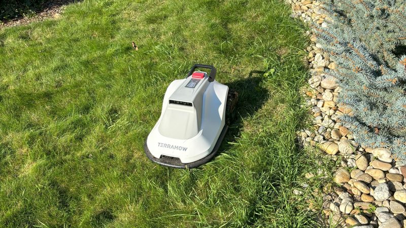 Poznáte robotickú kosačku TerraMow? 5 dôvodov, prečo jej zveriť svoj trávnik