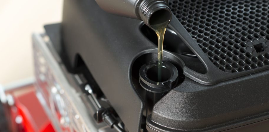 Jak vyměnit olej v motorové sekačce