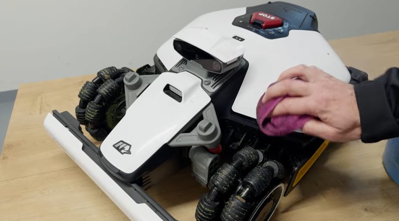 Zimní údržba robotické sekačky Mammotion LUBA mini AWD