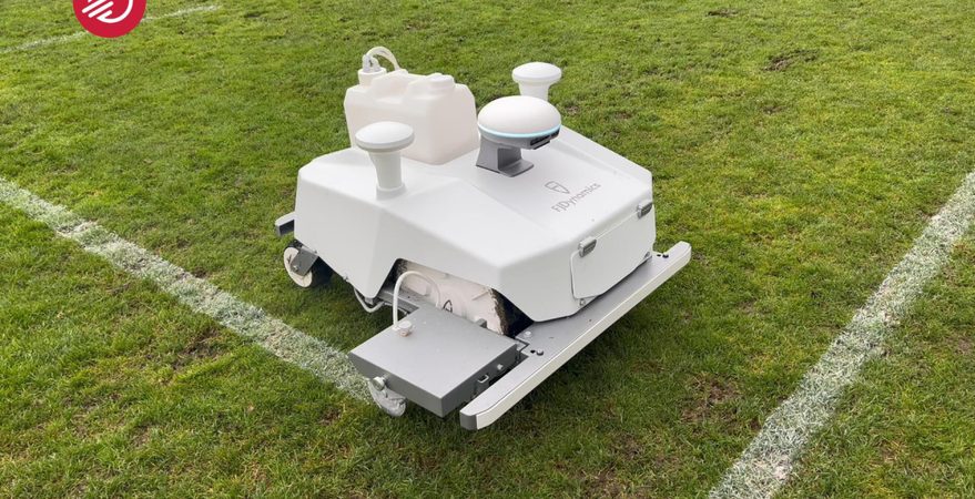 Test robotické lajnovačky FJD RLM01: Přesnost překvapila i zkušeného správce hřiště