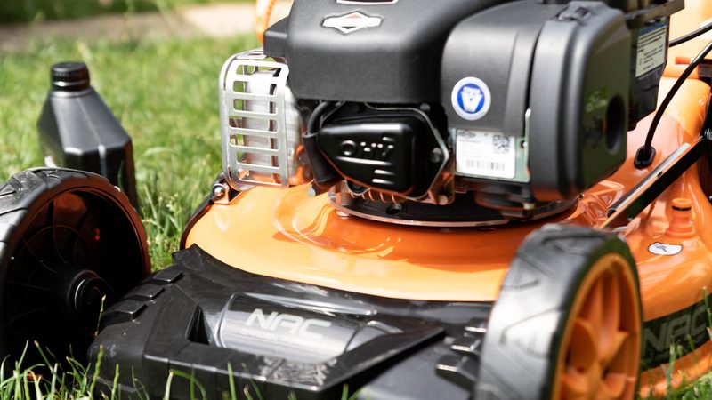 Jaký olej použít do sekačky s motorem Briggs & Stratton?