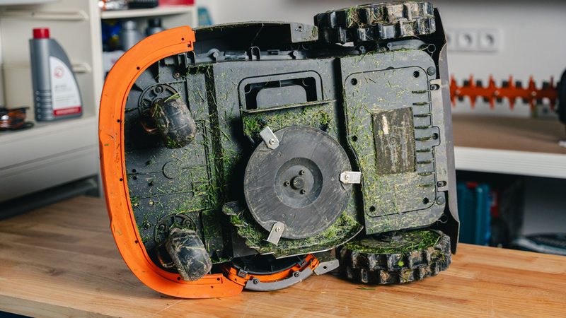 Nová služba - posezónní údržba robotické sekačky