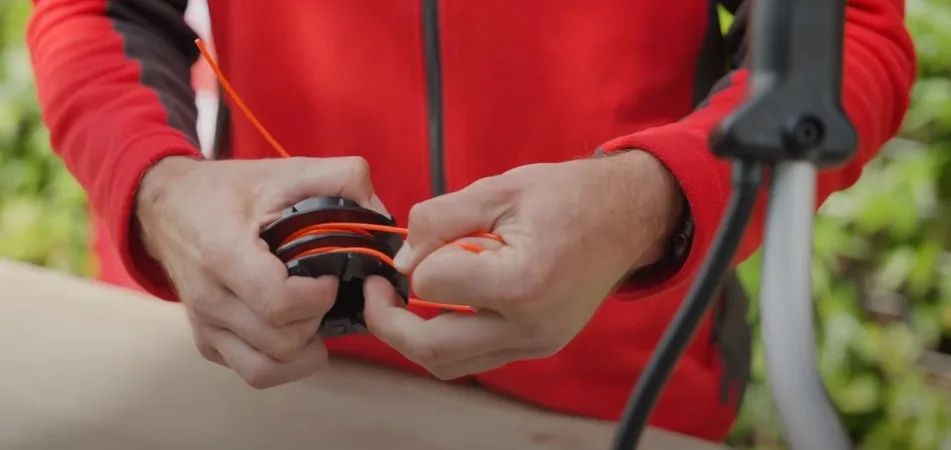 Jak namotat strunu na křovinořez