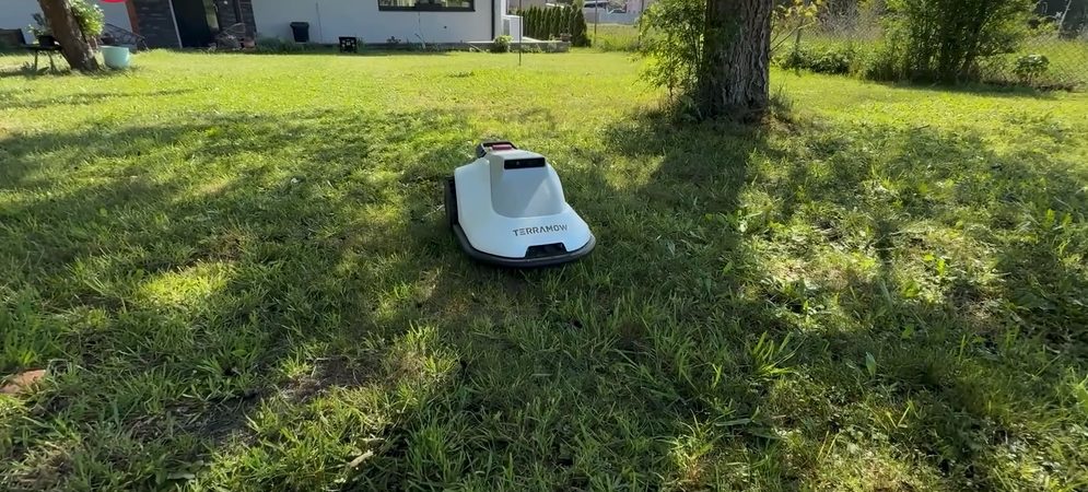Recenze robotické sekačky TerraMow: Zkušenost z členité zahrady