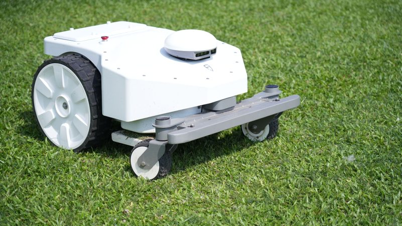 FJD FRX – nová profesionální robotická sekačka pro velké plochy