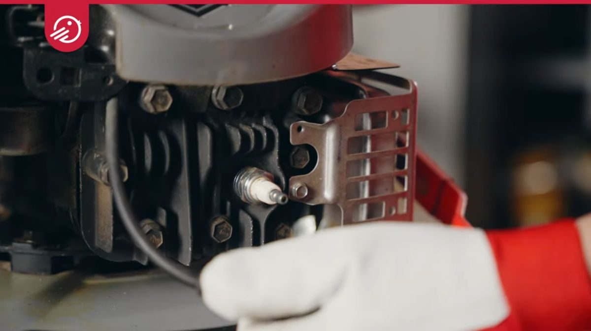 zapalovací svíčka do sekačky