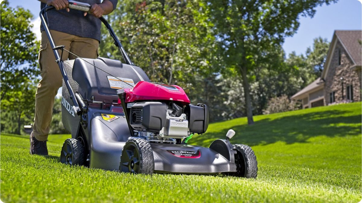 Benzínová sekačka na trávu Honda