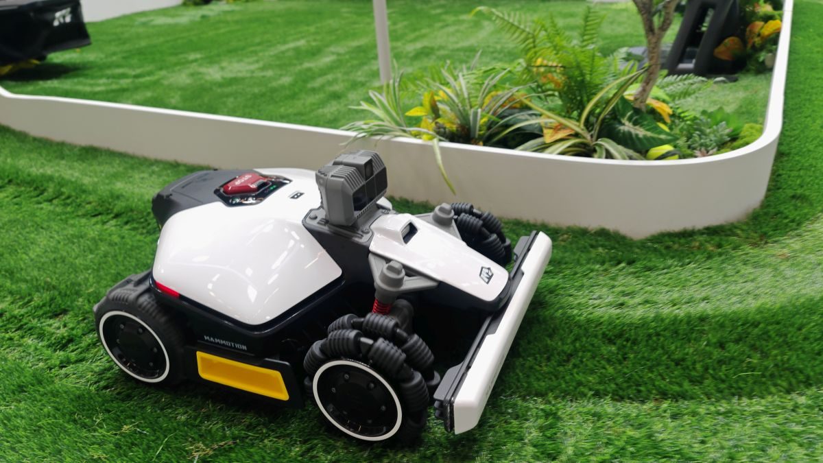 Robotická sekačka Mammotion LUBA mini AWD LiDAR na veletrhu spoga+gafa 2025