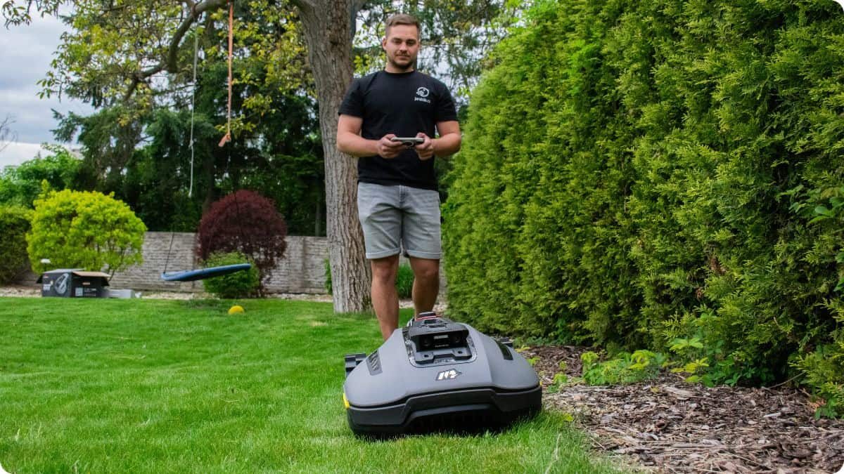 Instalace bezdrátové robotické sekačky – mapování zahrady v aplikaci