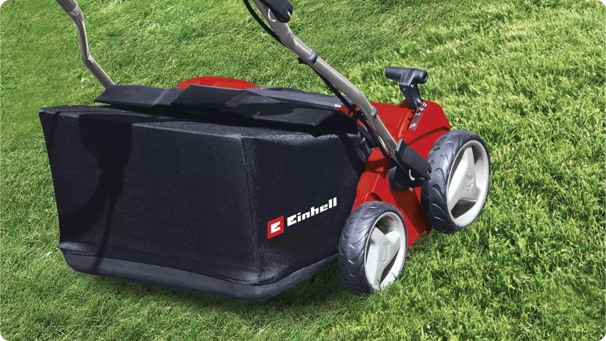 Elektrický vertikutátor - provzdušnění trávníku