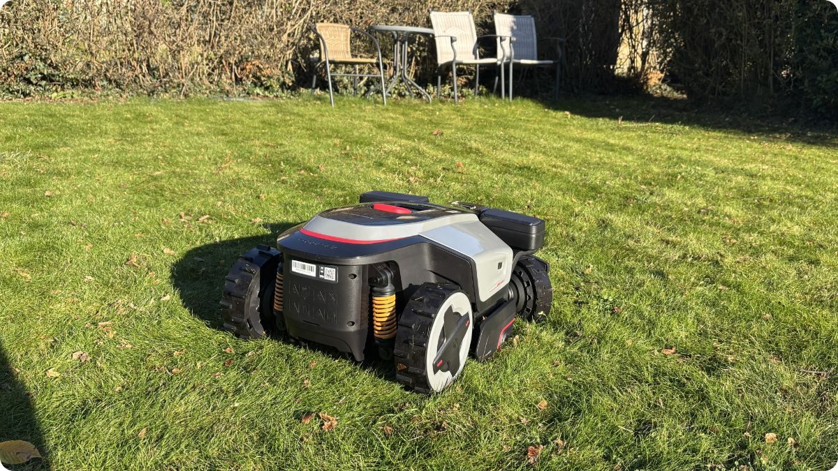 Roborock RockMow Z1 – pohled zezadu