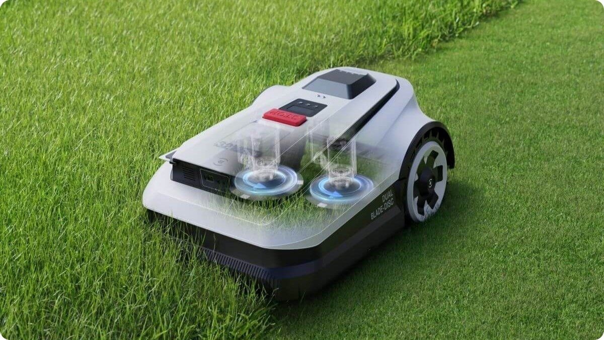 Detail šířky záběru sečení robotické sekačky