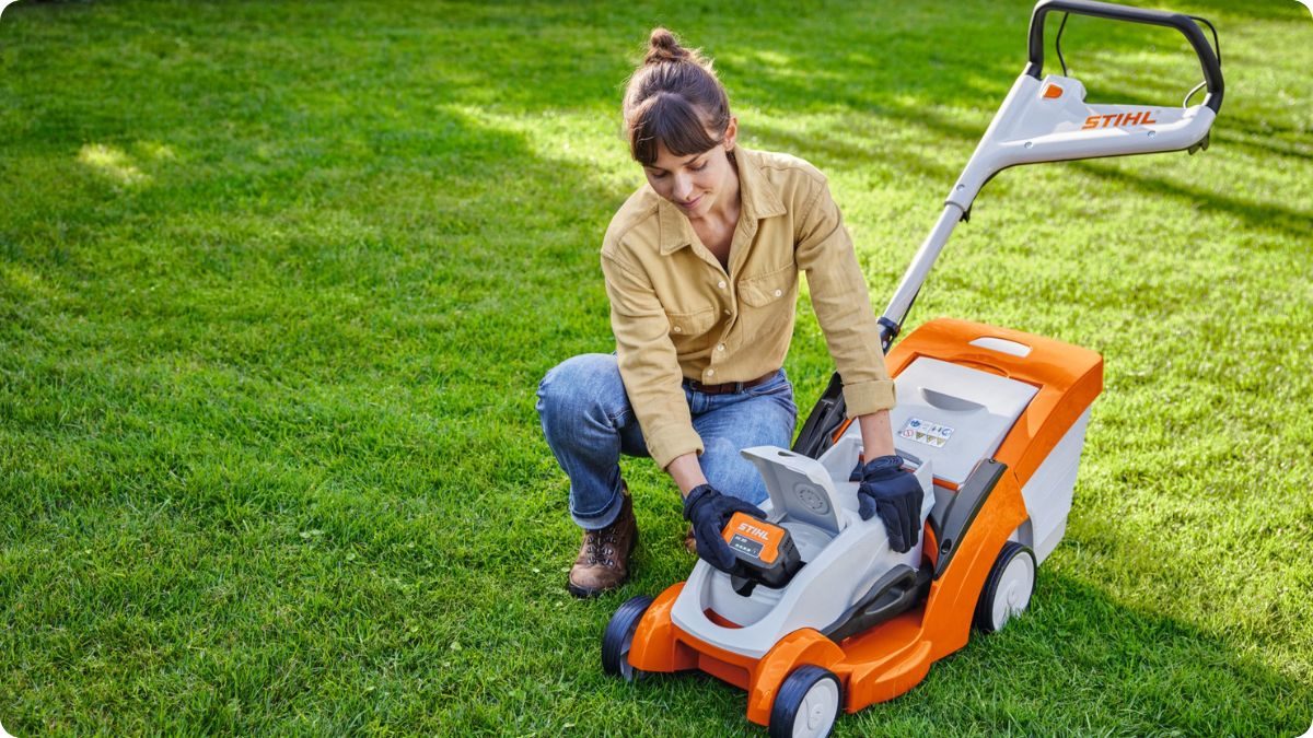 Akumulátorová sekačka na trávu STIHL