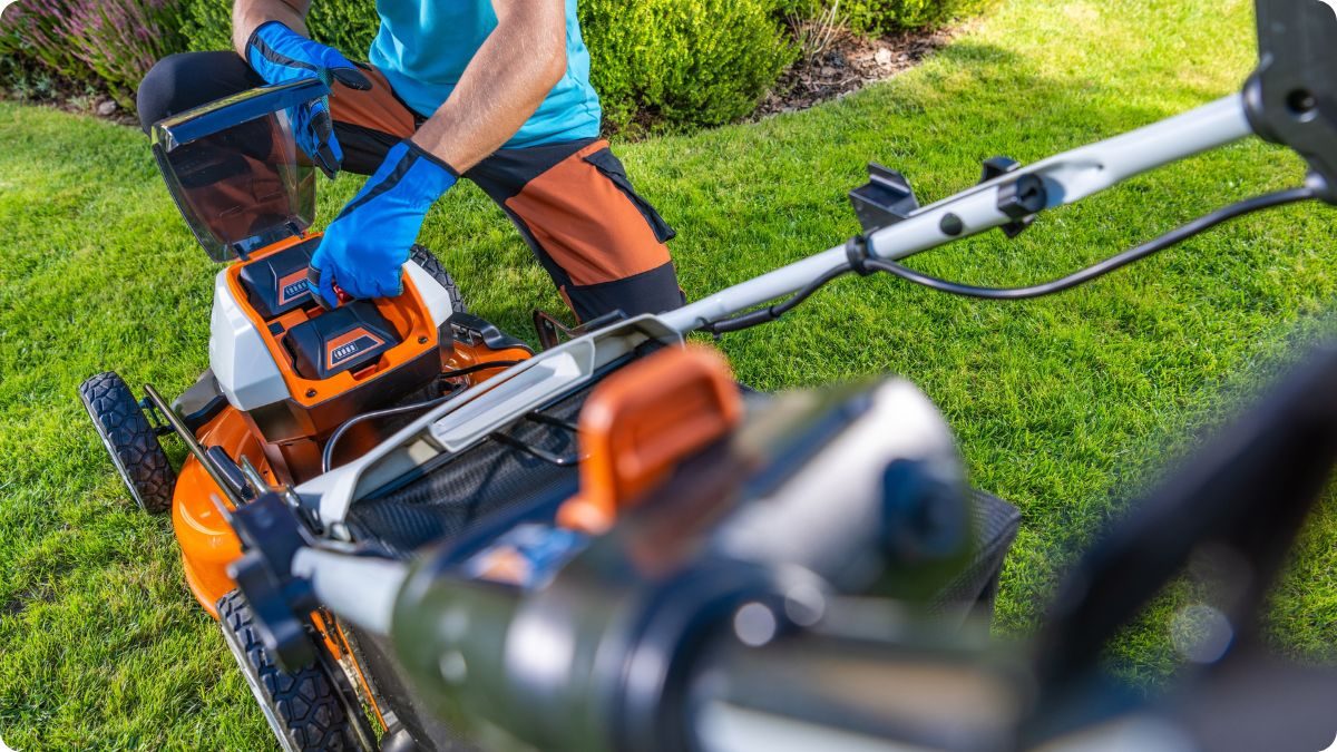 Výměna baterie akumulátorové sekačky