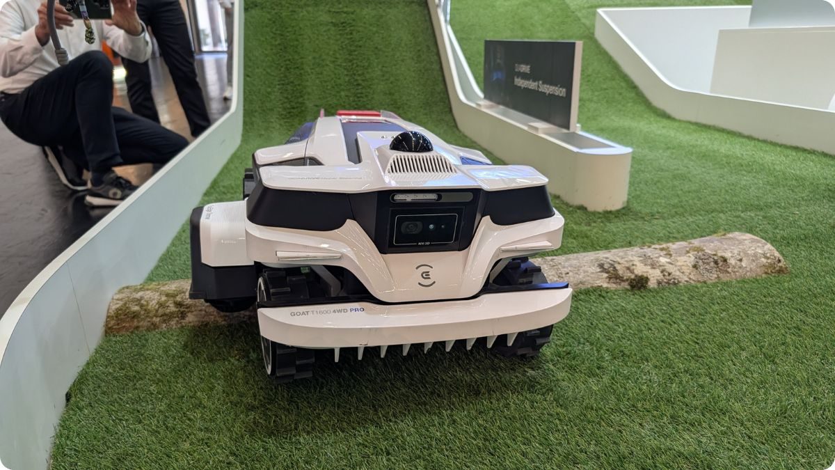 Robotická sekačka Ecovacs na veletrhu spoga+gafa