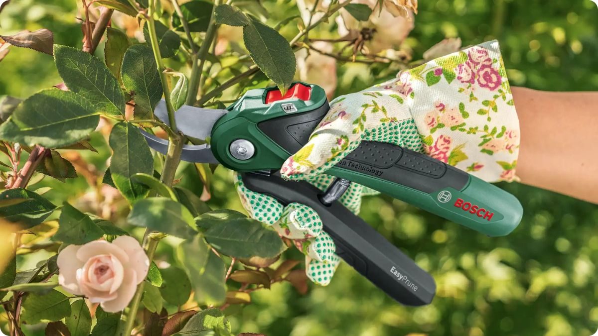 Akumulátorové zahradní nůžky Bosch EasyPrune