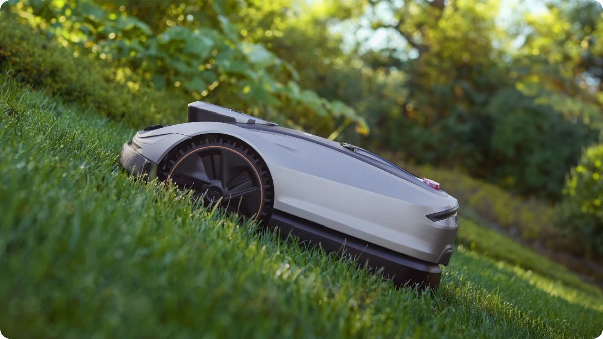 robotická sekačka Sunseeker - sečení do svahu