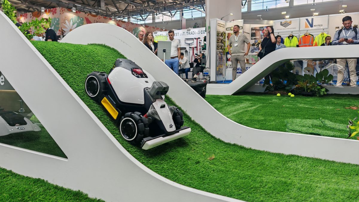 Robotická sekačka Mammotion LUBA mini AWD LiDAR na veletrhu spoga+gafa 2025