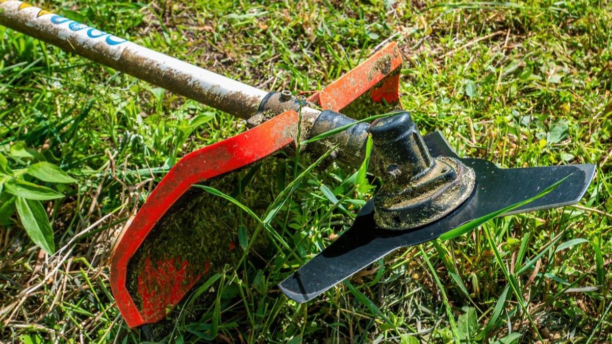 ocelový nůž na křovinořezu