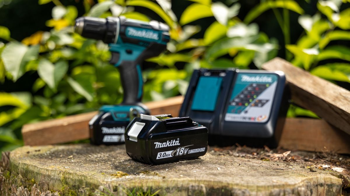 akumulátor s nabíječkou k aku vrtačce