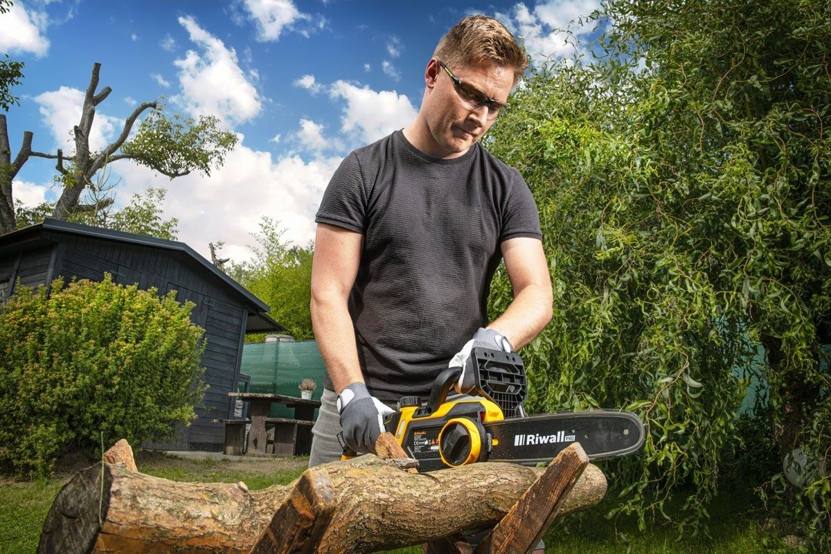 Aku řetězová pila Riwall PRO RACS 2520i