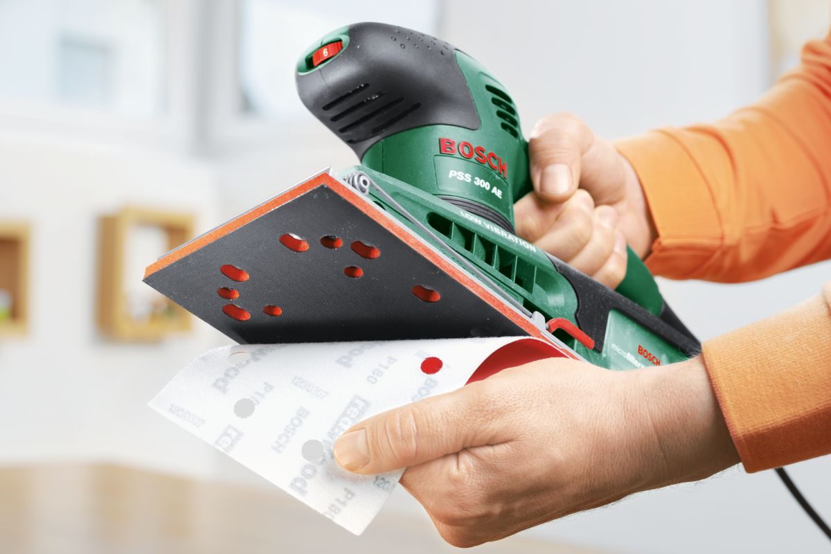 Výměna brusného papíru u vibrační brusky