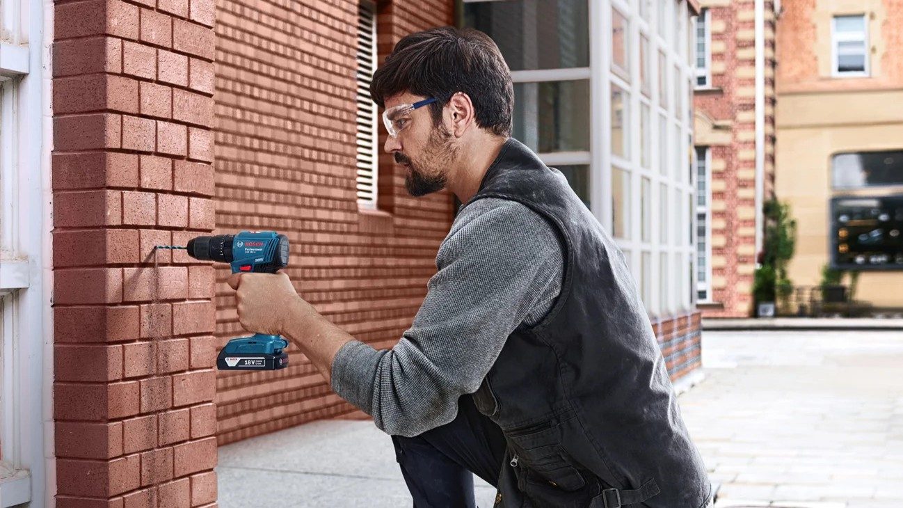 aku vrtačka s příklepem