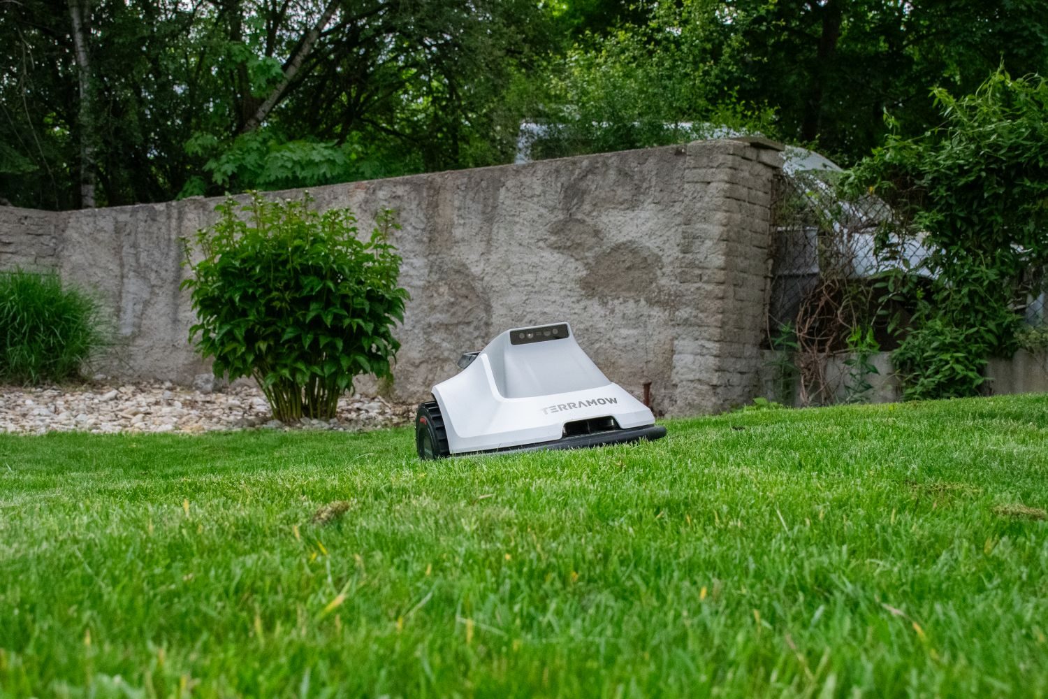 služby pro robotické sekačky