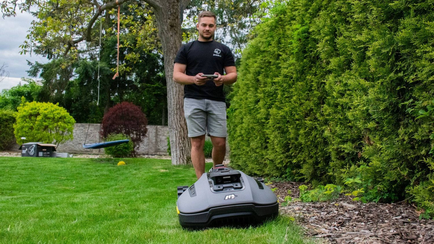mapování pozemku při instalaci robotické sekačky