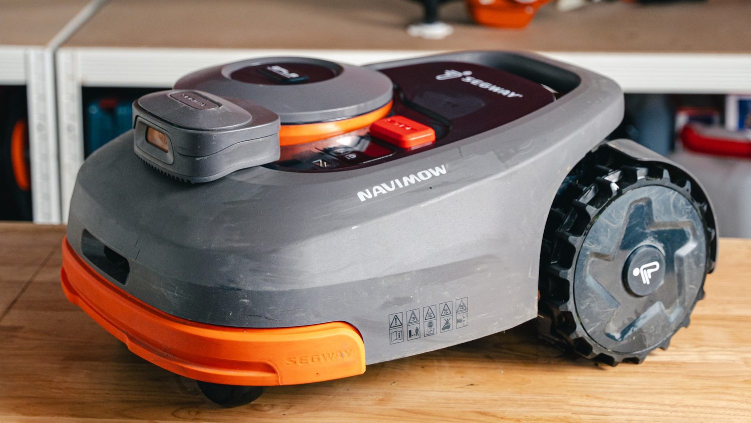 servis robotické sekačky