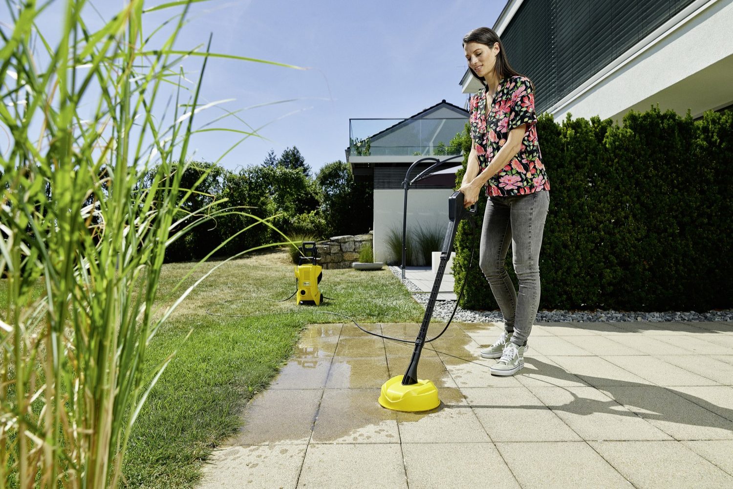 čištění venkovní dlažby tlakovou myčkou s rotačním nástavcem