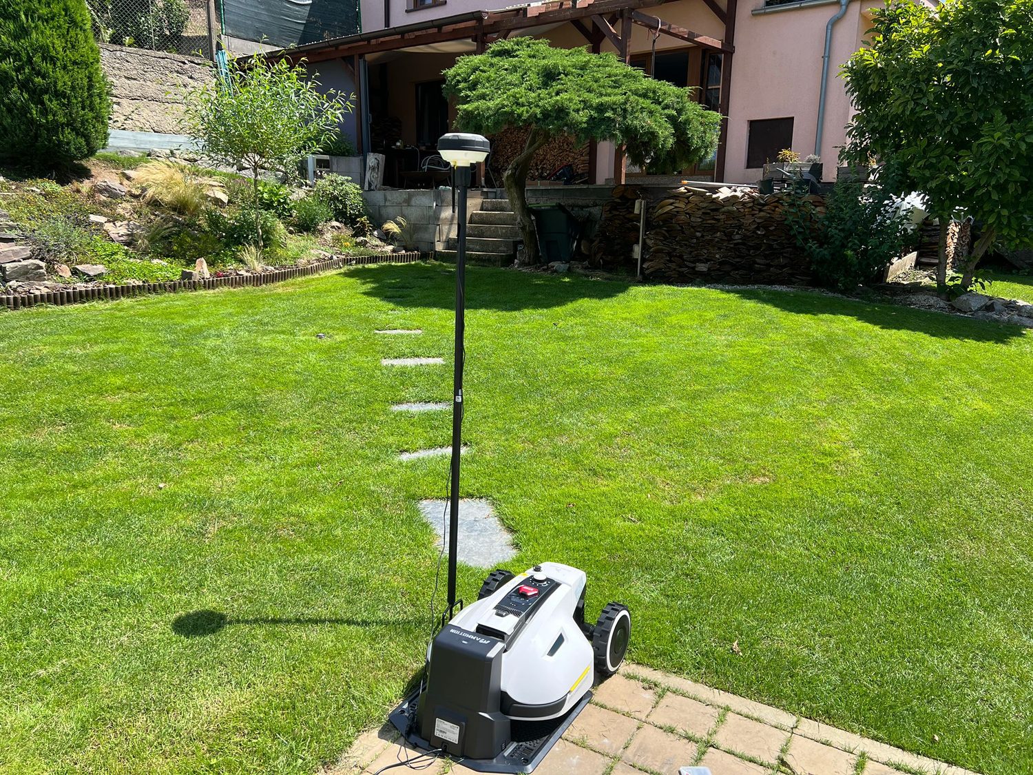 Robotická sekačka YUKA 1500