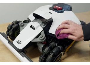 Zimní údržba robotické sekačky Mammotion LUBA mini AWD