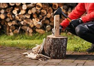 Jak zpracovat palivové dřevo snadno a bezpečně?