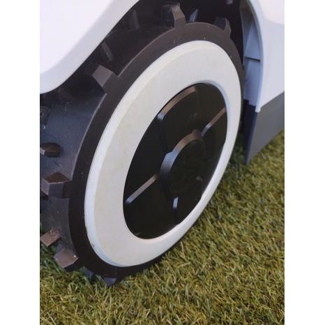 Použito - Robotická sekačka ANTHBOT Genie 600 (pro sečení ploch do 900 m2) - 2