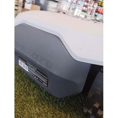 Použito - Robotická sekačka ANTHBOT Genie 600 (pro sečení ploch do 900 m2) - 3