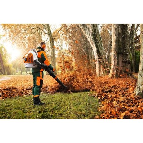 Benzínový zádový fukar na listí STIHL BR 700 - 7