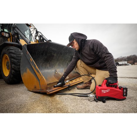 Aku čerpadlo hydraulické Milwaukee M18 HMP700-501 4933493921 - 9