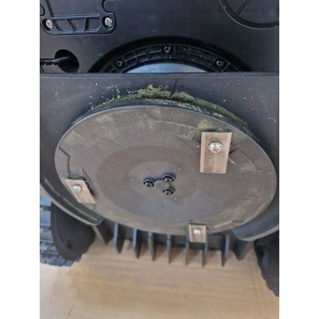 Použito - Robotická sekačka TerraMow S800 - 6